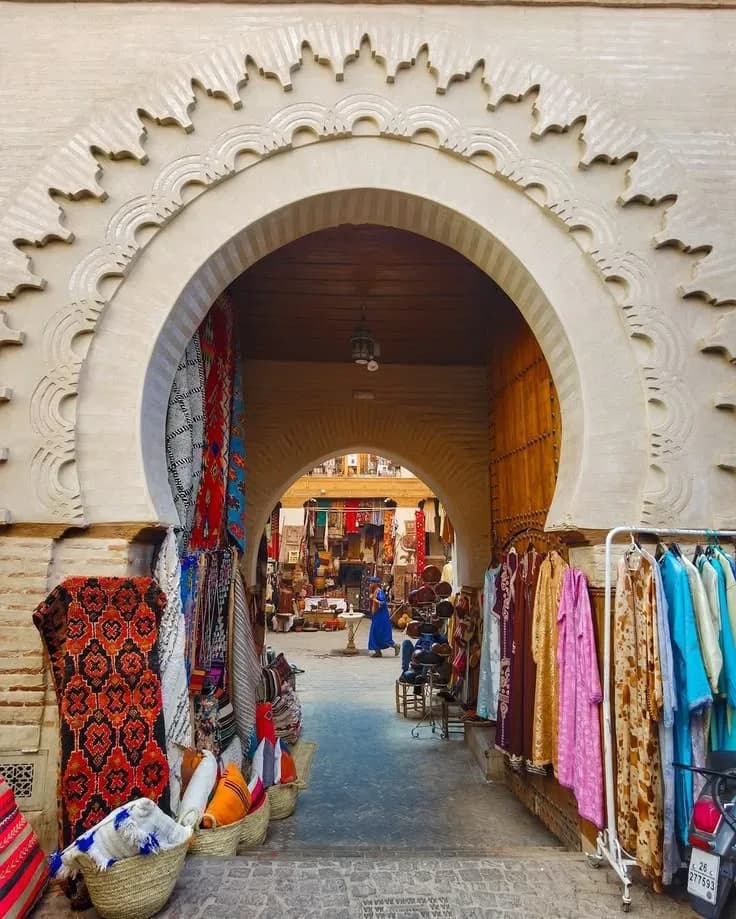 BOOK YOUR PRIVATE SHOPPING TOUR TODAY