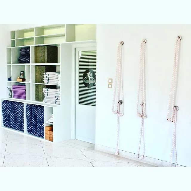 Rope-Supported Yoga in a Moroccan-Inspired Studio